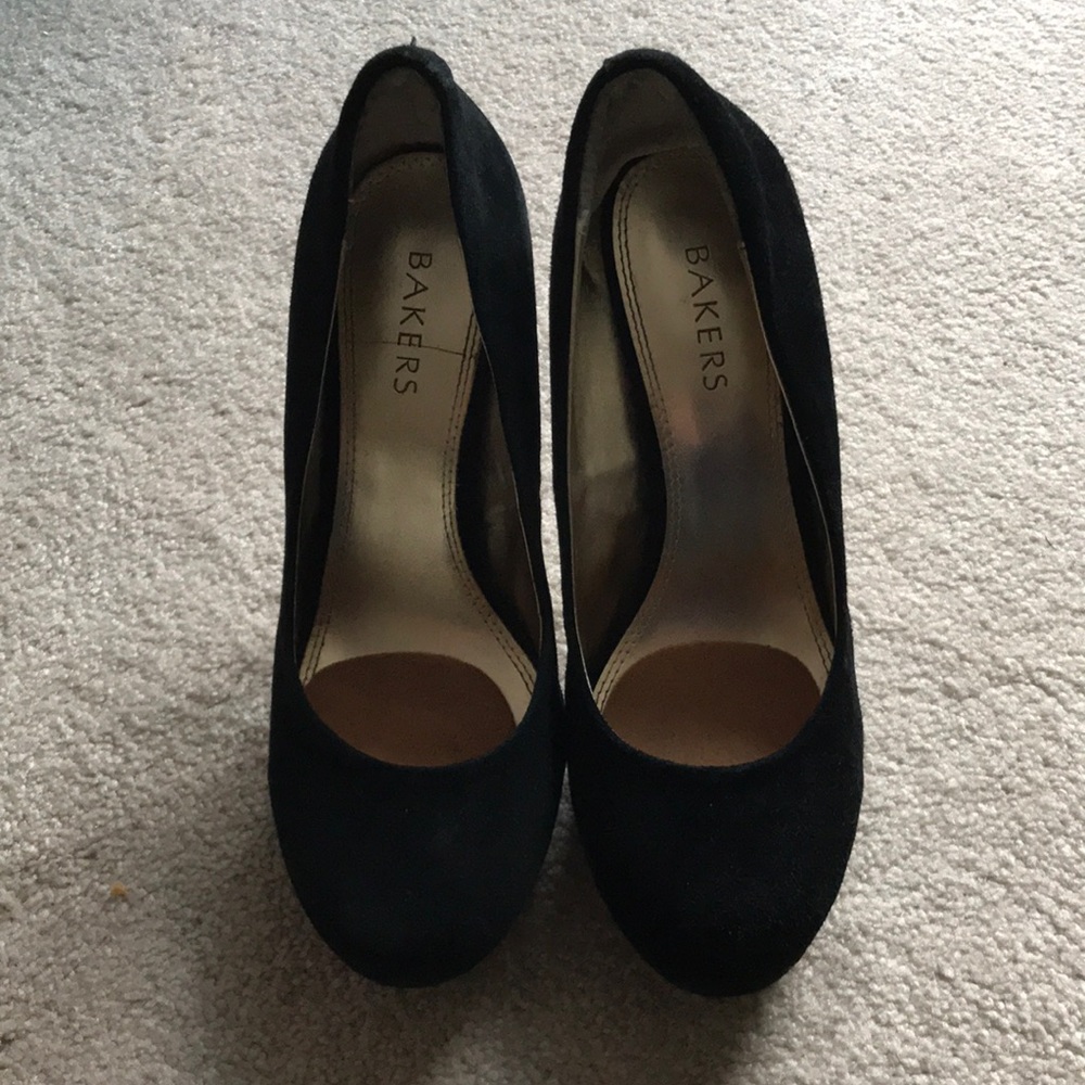 Bakers Black pumps